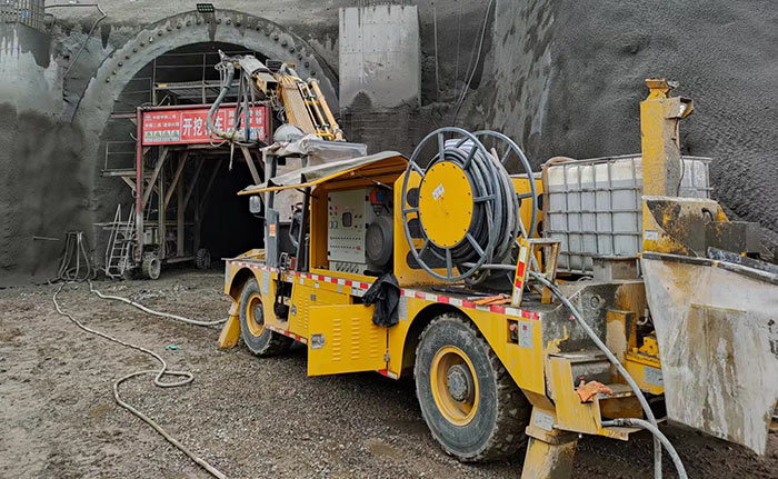 隧道濕噴臺車機械手施工現場